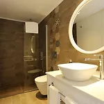 Alp Pinehill Apartment